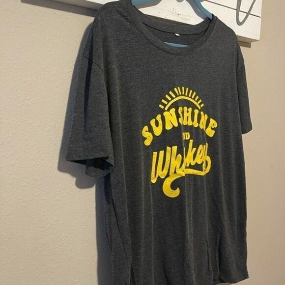 Boutique - sunshine & whiskey tee - Picture 2 of 3
